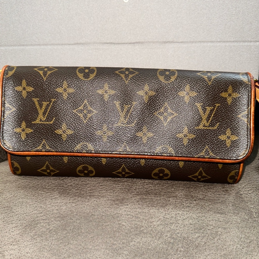 LV vintage pouchette